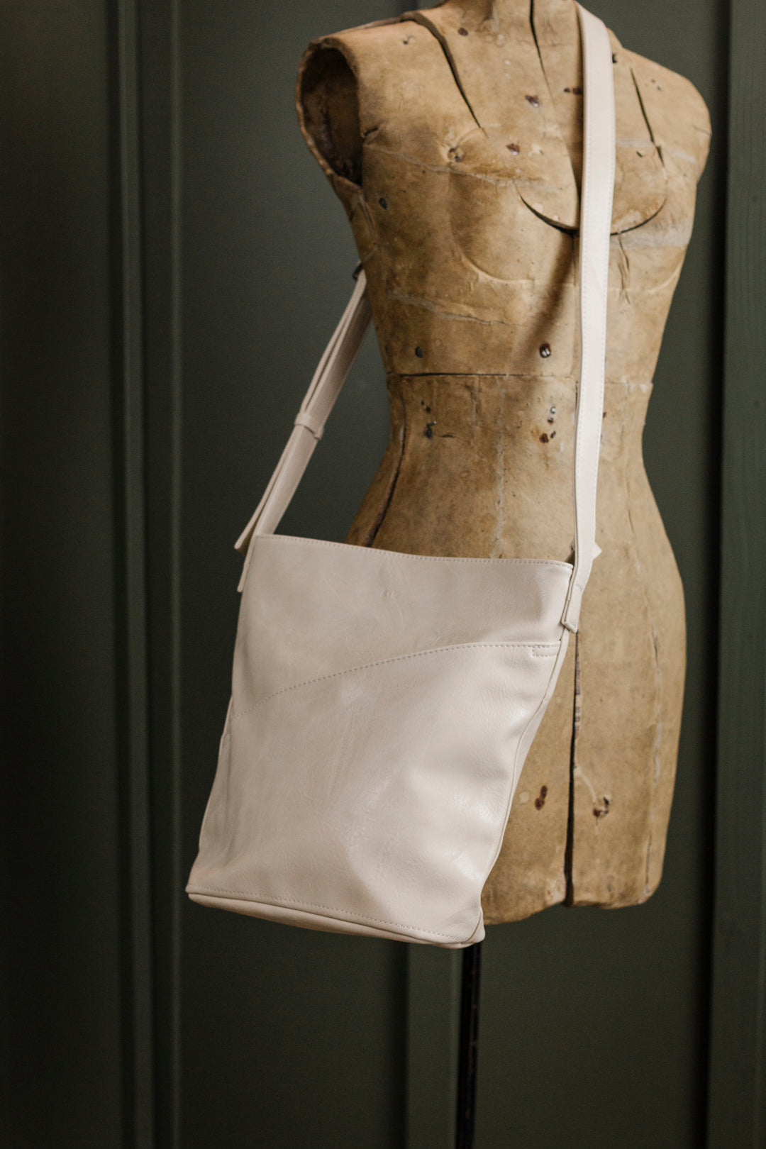 Marth Hobo in Almond