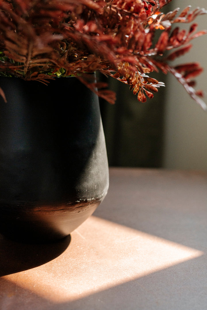 Matte Black Bodie Vase