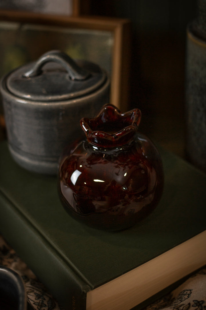 Pomegranate Vase in Chestnut Brown