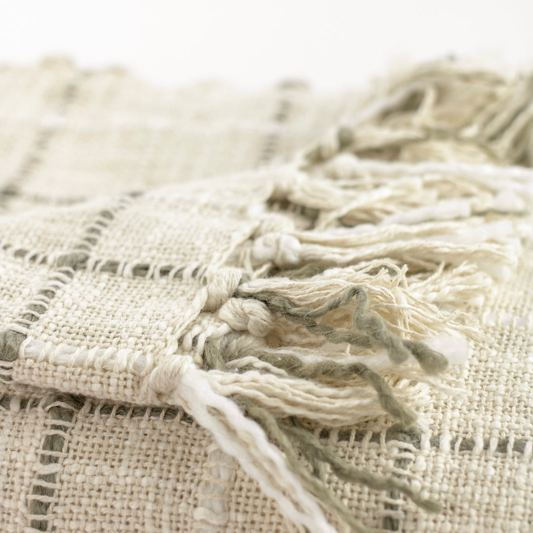 Ivory & Moss Loomed Check Fringe Throw